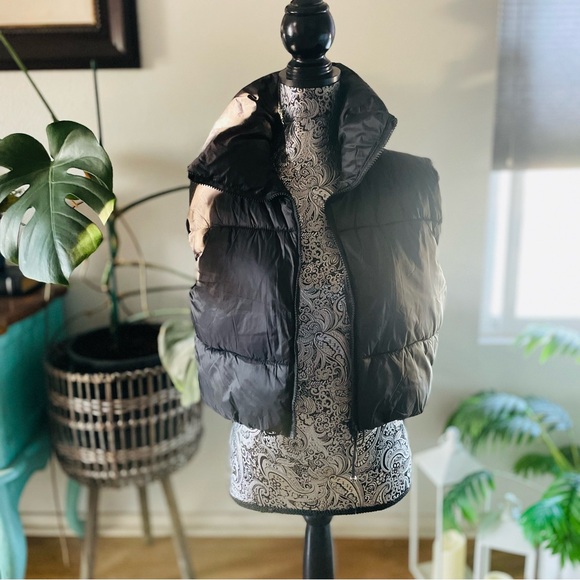 Lululemon Cropped Cinch Waist Puffer Vest - Picture 2 of 10